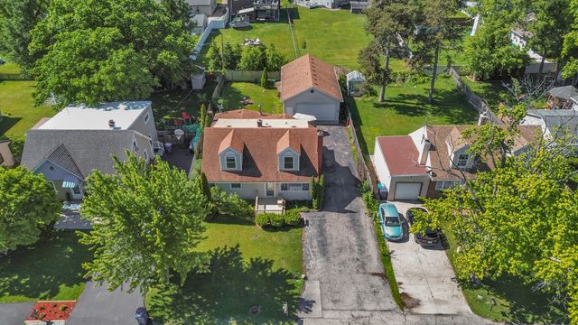 18843 W Deerpath Road, Grayslake, IL 60030
