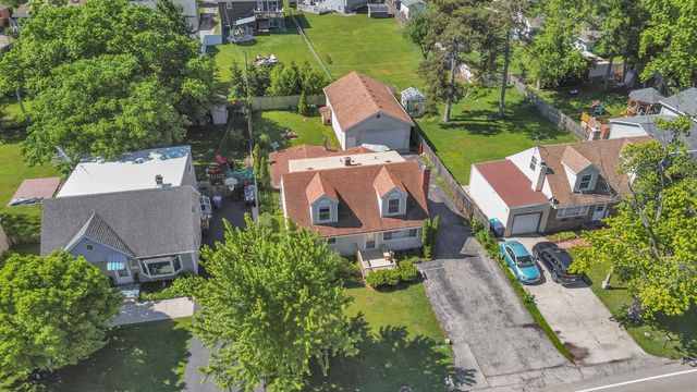18843 W Deerpath Road, Grayslake, IL 60030