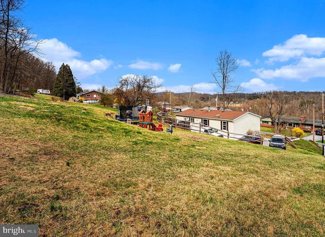1438 MANATAWNY DRIVE, Boyertown, PA 19512