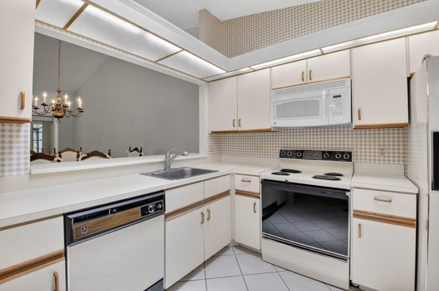 10939 Roebelini Palm Court A, Boynton Beach, FL 33437