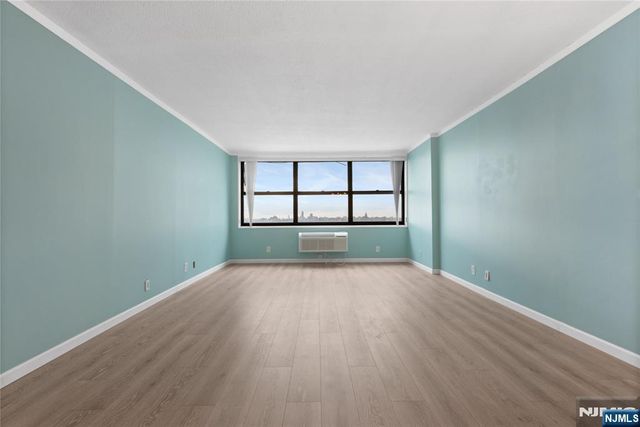 7004 Boulevard East 28C, Guttenberg, NJ 07093