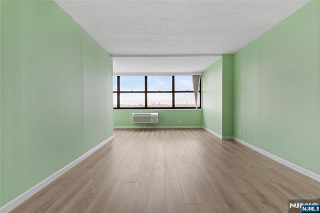 7004 Boulevard East 28C, Guttenberg, NJ 07093