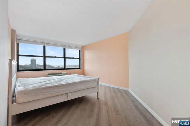 7004 Boulevard East 28C, Guttenberg, NJ 07093