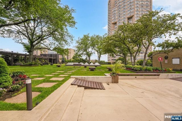 7004 Boulevard East 28C, Guttenberg, NJ 07093