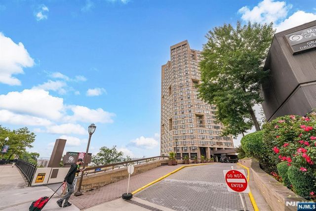 7004 Boulevard East 28C, Guttenberg, NJ 07093