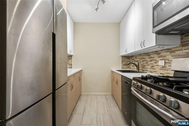 7004 Boulevard East 28C, Guttenberg, NJ 07093