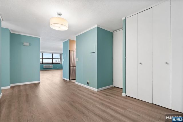 7004 Boulevard East 28C, Guttenberg, NJ 07093