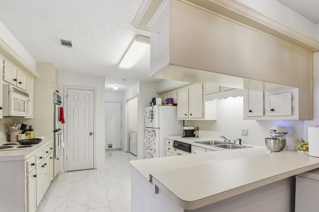 1 Wellington Park, Baytown, TX 77520