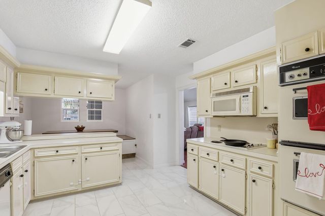 1 Wellington Park, Baytown, TX 77520