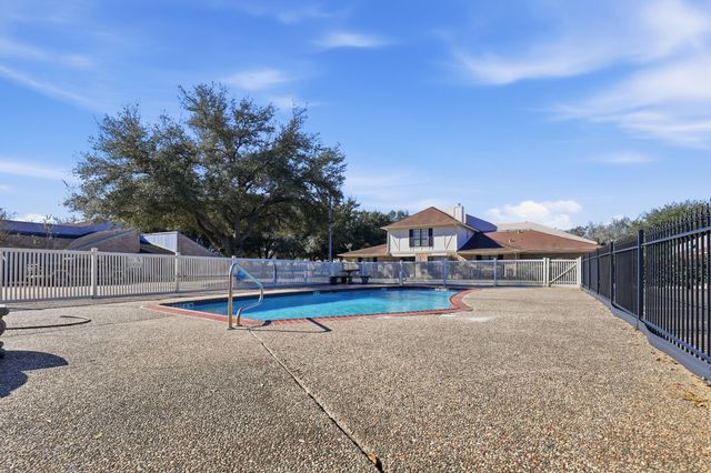 1 Wellington Park, Baytown, TX 77520