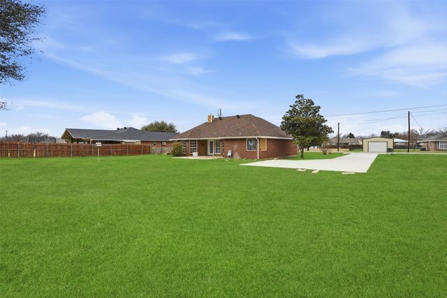 3917 Country Meadows Circle, Granbury, TX 76049