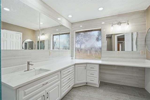 3917 Country Meadows Circle, Granbury, TX 76049