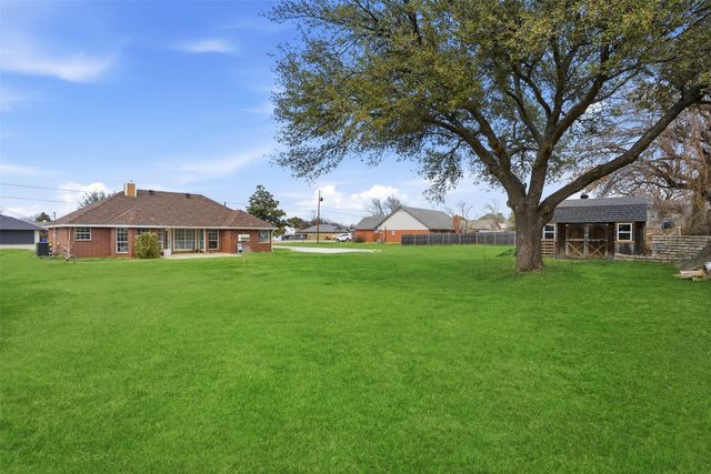 3917 Country Meadows Circle, Granbury, TX 76049
