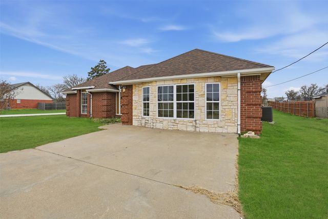 3917 Country Meadows Circle, Granbury, TX 76049