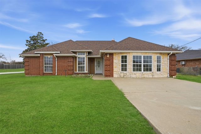 3917 Country Meadows Circle, Granbury, TX 76049