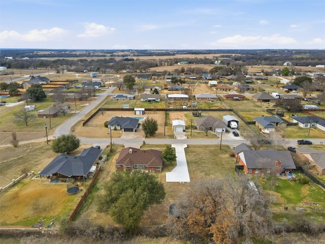 3917 Country Meadows Circle, Granbury, TX 76049