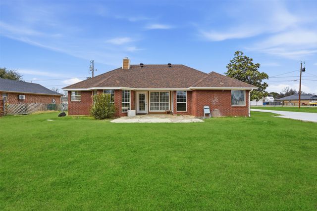 3917 Country Meadows Circle, Granbury, TX 76049