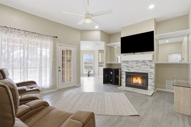 3917 Country Meadows Circle, Granbury, TX 76049