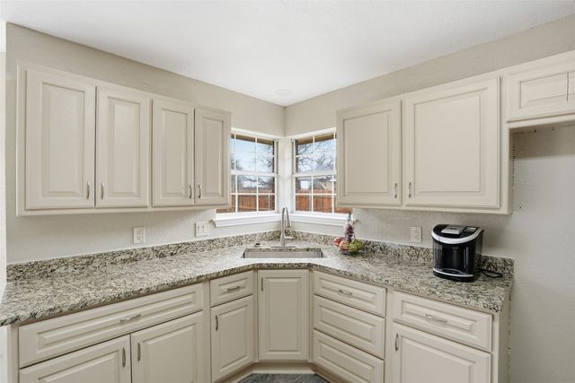 3917 Country Meadows Circle, Granbury, TX 76049