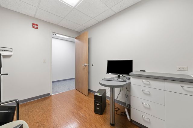 16815 Jefferson Avenue, Grosse Pointe, MI 48230