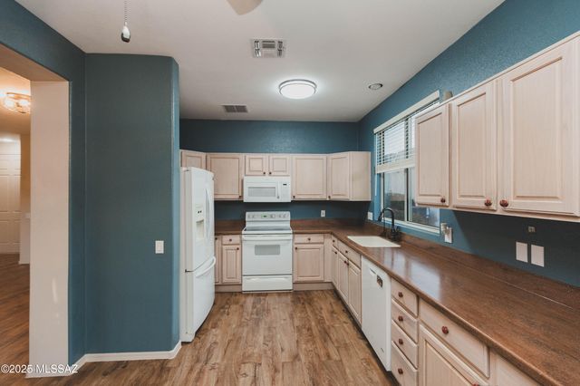 9469 N Twinkling Shadows Way, Tucson, AZ 85743