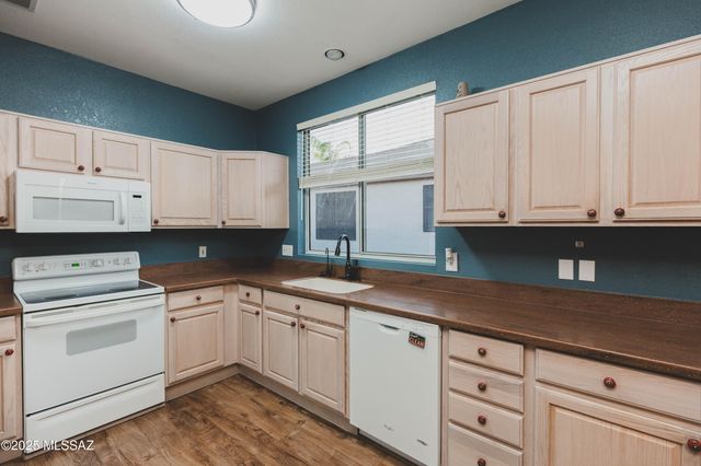 9469 N Twinkling Shadows Way, Tucson, AZ 85743