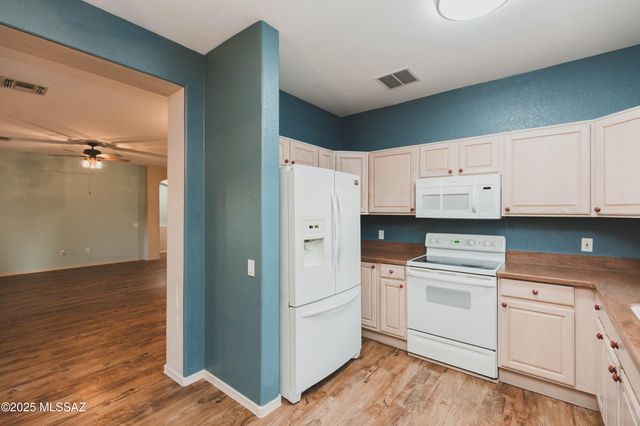 9469 N Twinkling Shadows Way, Tucson, AZ 85743