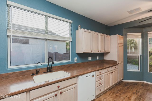 9469 N Twinkling Shadows Way, Tucson, AZ 85743