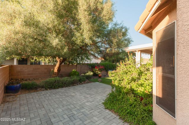 9469 N Twinkling Shadows Way, Tucson, AZ 85743