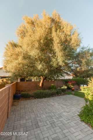 9469 N Twinkling Shadows Way, Tucson, AZ 85743