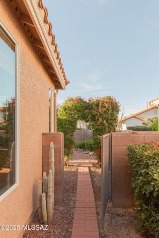 9469 N Twinkling Shadows Way, Tucson, AZ 85743