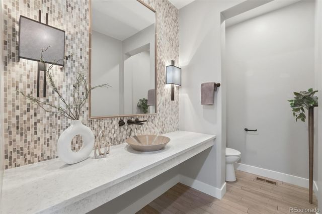 8272 S Langdale Way, Aurora, CO 80016