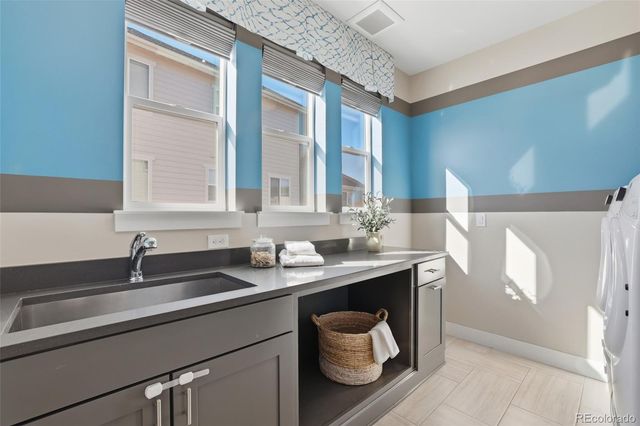 8272 S Langdale Way, Aurora, CO 80016