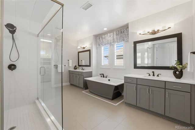 8272 S Langdale Way, Aurora, CO 80016