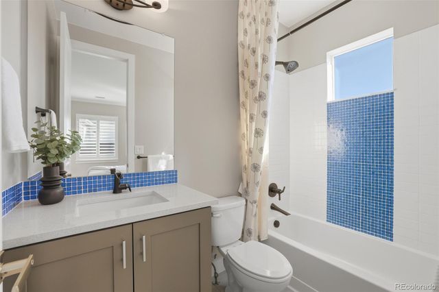 8272 S Langdale Way, Aurora, CO 80016