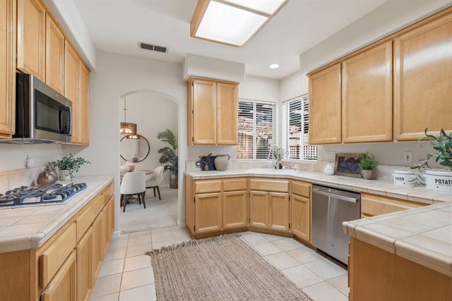 1211 Regina St, Rocklin, CA 95765