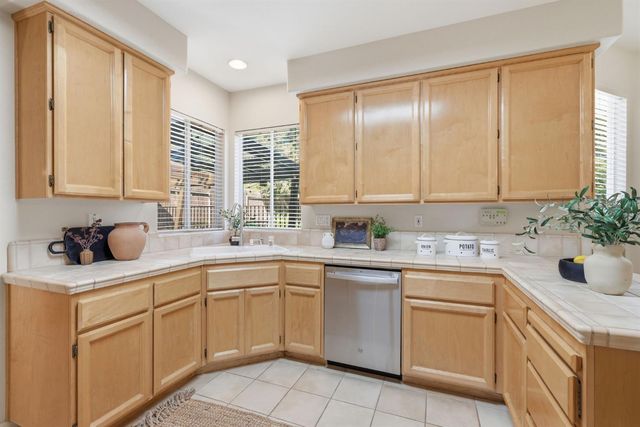 1211 Regina St, Rocklin, CA 95765