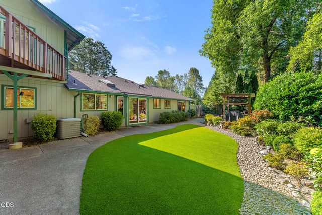 139 Belindy Circle, Grants Pass, OR 97527