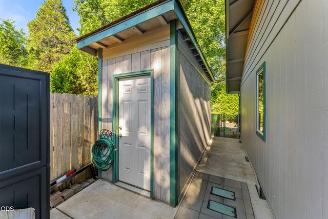 139 Belindy Circle, Grants Pass, OR 97527