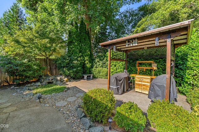 139 Belindy Circle, Grants Pass, OR 97527