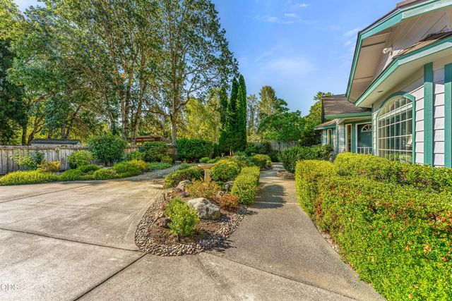 139 Belindy Circle, Grants Pass, OR 97527