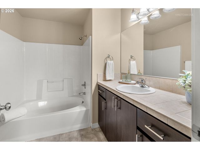 10442 Sw AKILEAN Ter, Portland, OR 97223