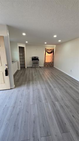 6076 Road 3550, Cleveland, TX 77535