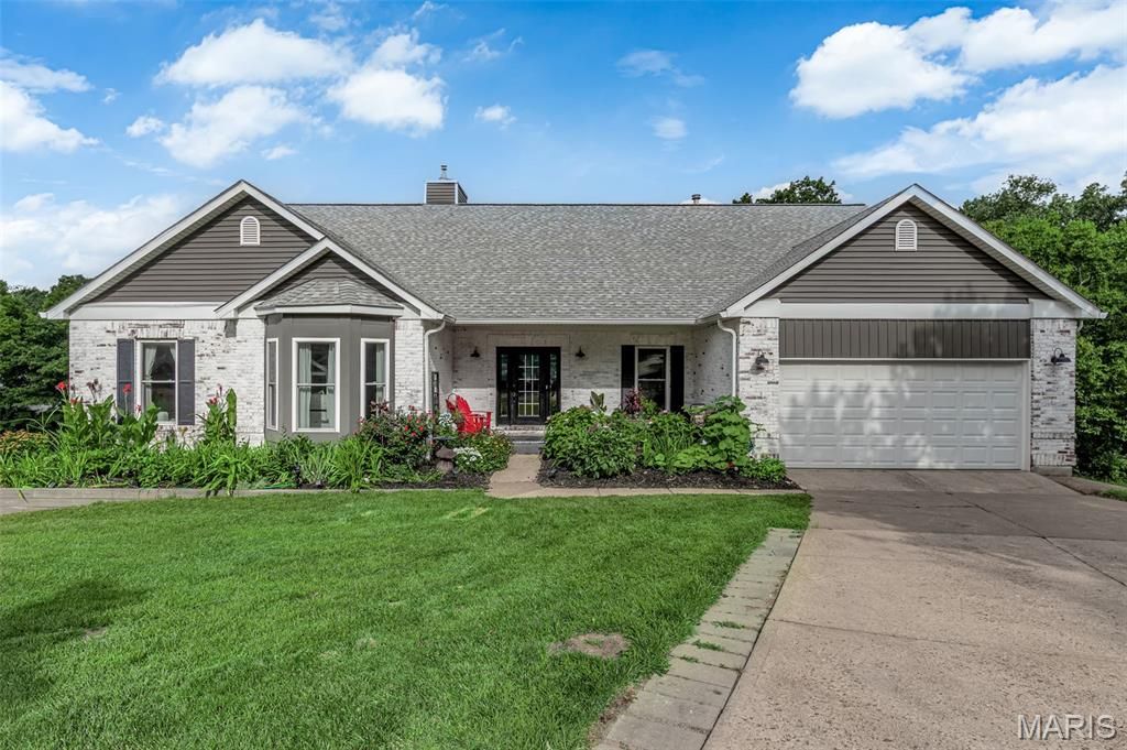 215 Cobblefield Court, Ballwin, MO 63011