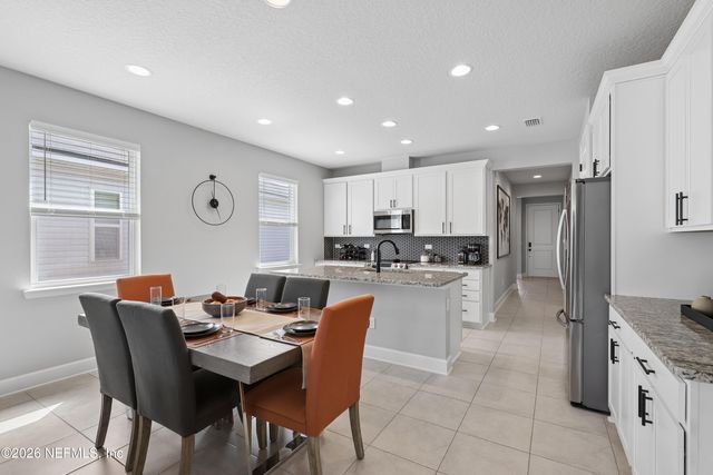 9393 SCAUP Way, Jacksonville, FL 32218