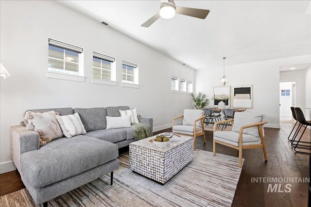 500 E Trackstand Ln, Garden City, ID 83714