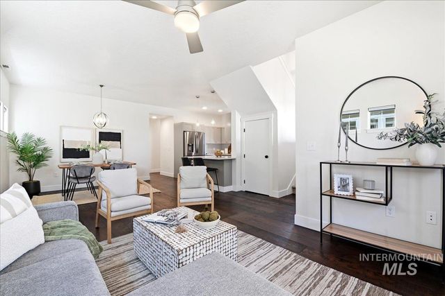 500 E Trackstand Ln, Garden City, ID 83714