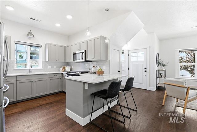 500 E Trackstand Ln, Garden City, ID 83714