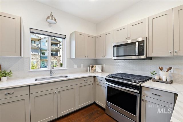 500 E Trackstand Ln, Garden City, ID 83714