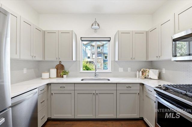 500 E Trackstand Ln, Garden City, ID 83714